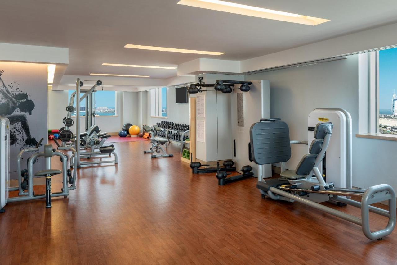 迪拜阿联酋购物中心喜来登酒店 外观 照片 The gym at the hotel